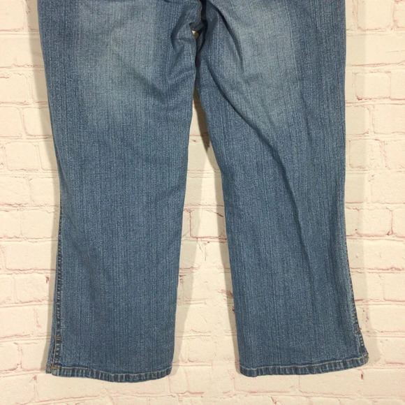 TILT Stretch Medium Wash Blue Denim Capris - Size 7 - Picture 6 of 12